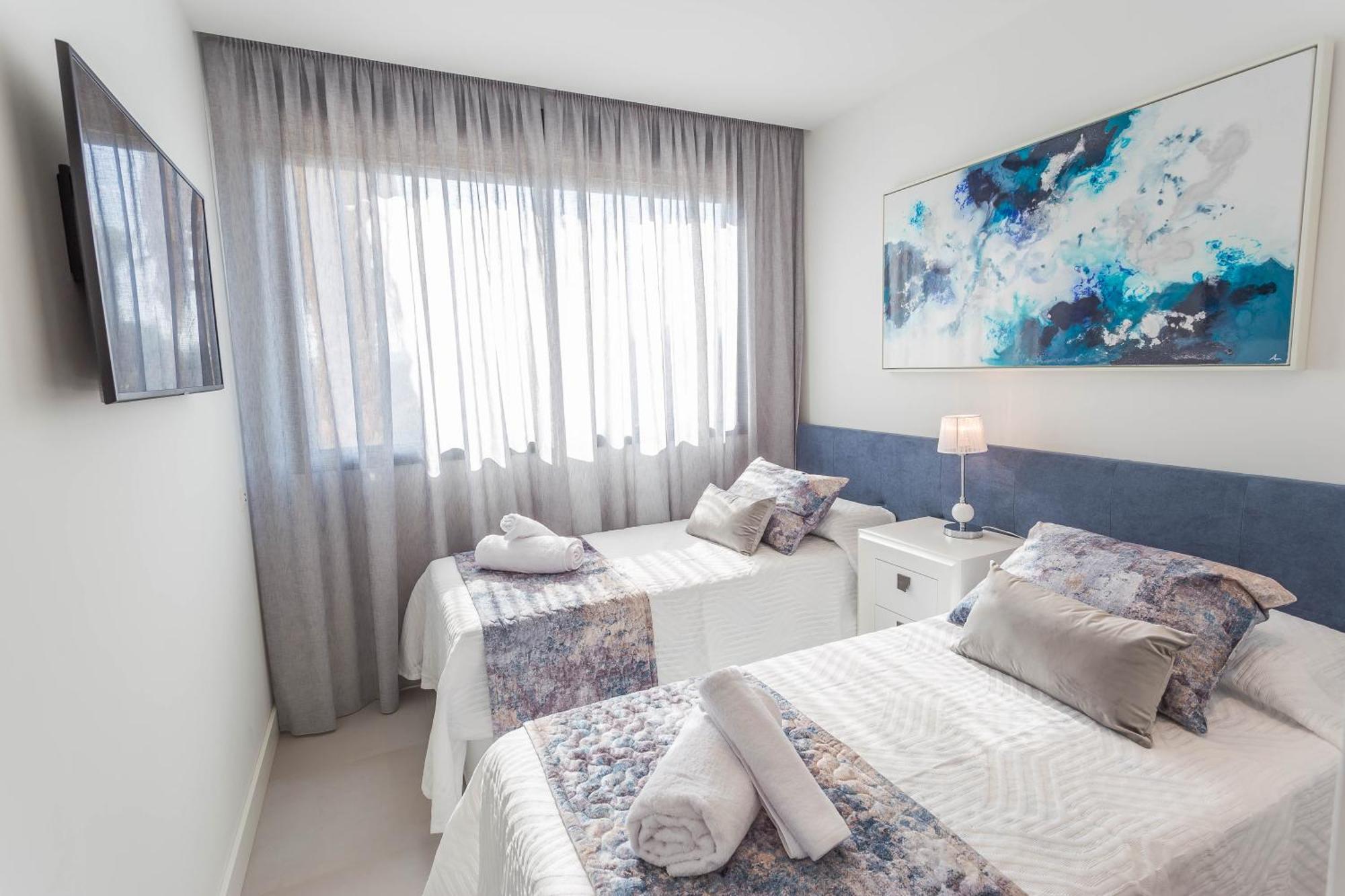 Luxury 2Br Seaviews - Santa Barbara Heights Apartment ฟูเอนฮิโรลา ภายนอก รูปภาพ